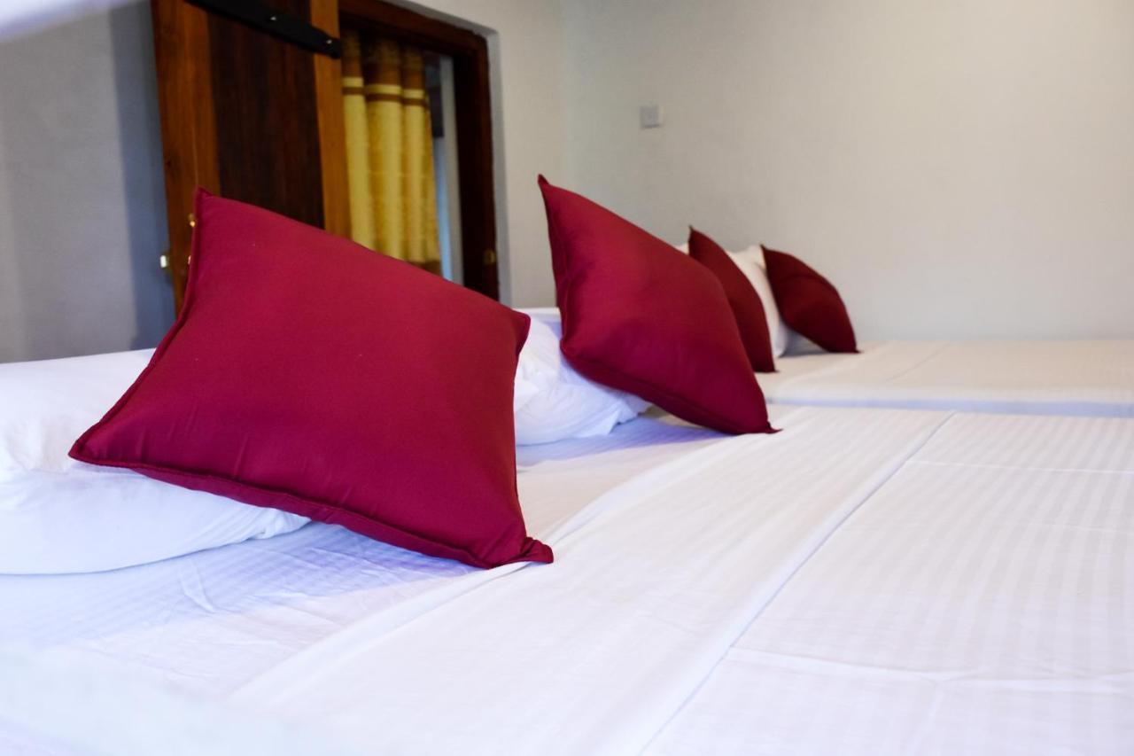 Rainforest Holiday Inn Deniyaya Eksteriør billede